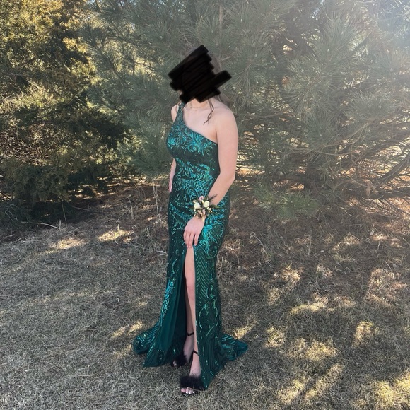 2 Cute Emerald One Shoulder Prom Dress - Picture 1 of 7